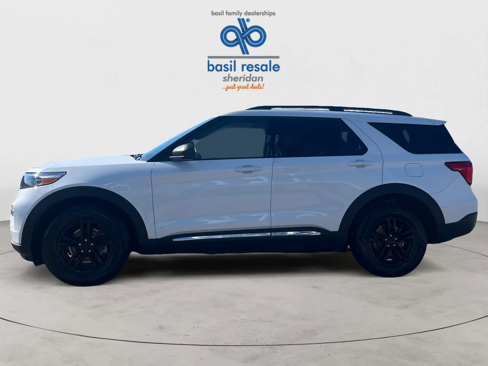 Used 2020 Ford Explorer XLT w/ Equipment Group 202A AWD/4WD image 3