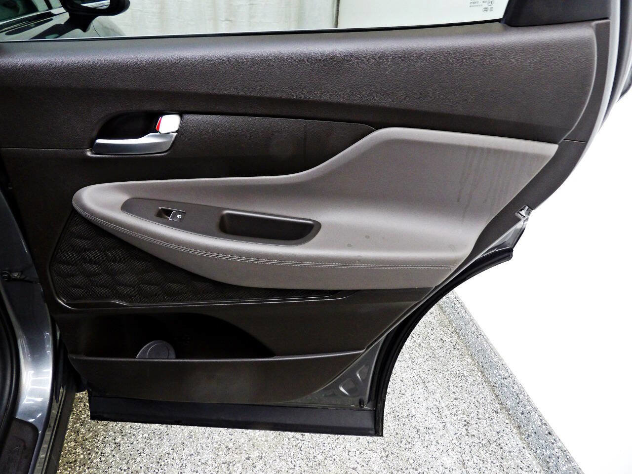 Used 2019 Hyundai Santa Fe SE image 12