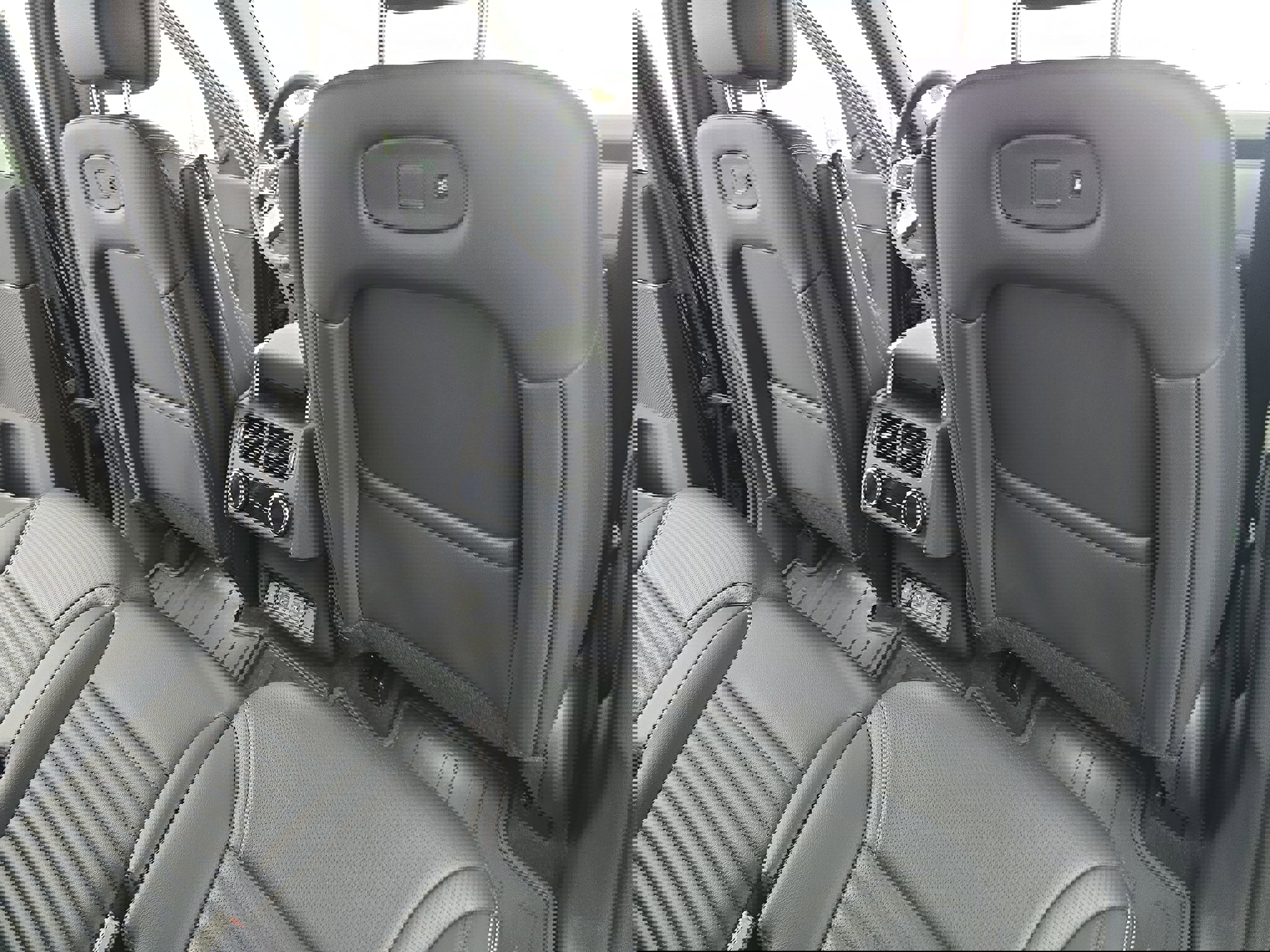 Certified 2025 Land Rover Discovery S image 11