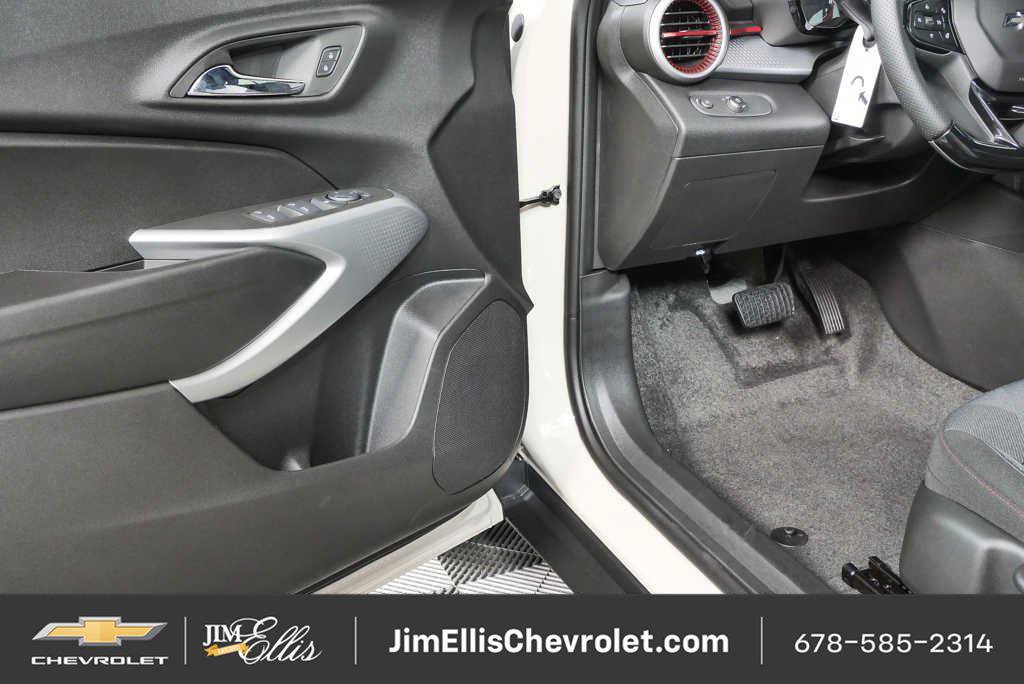 New 2026 Chevrolet Trax RS w/ Sunroof Package FWD image 7
