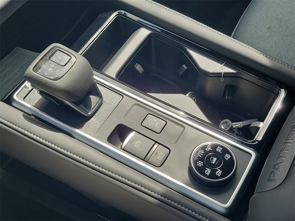 New 2025 Nissan Pathfinder SV image 11