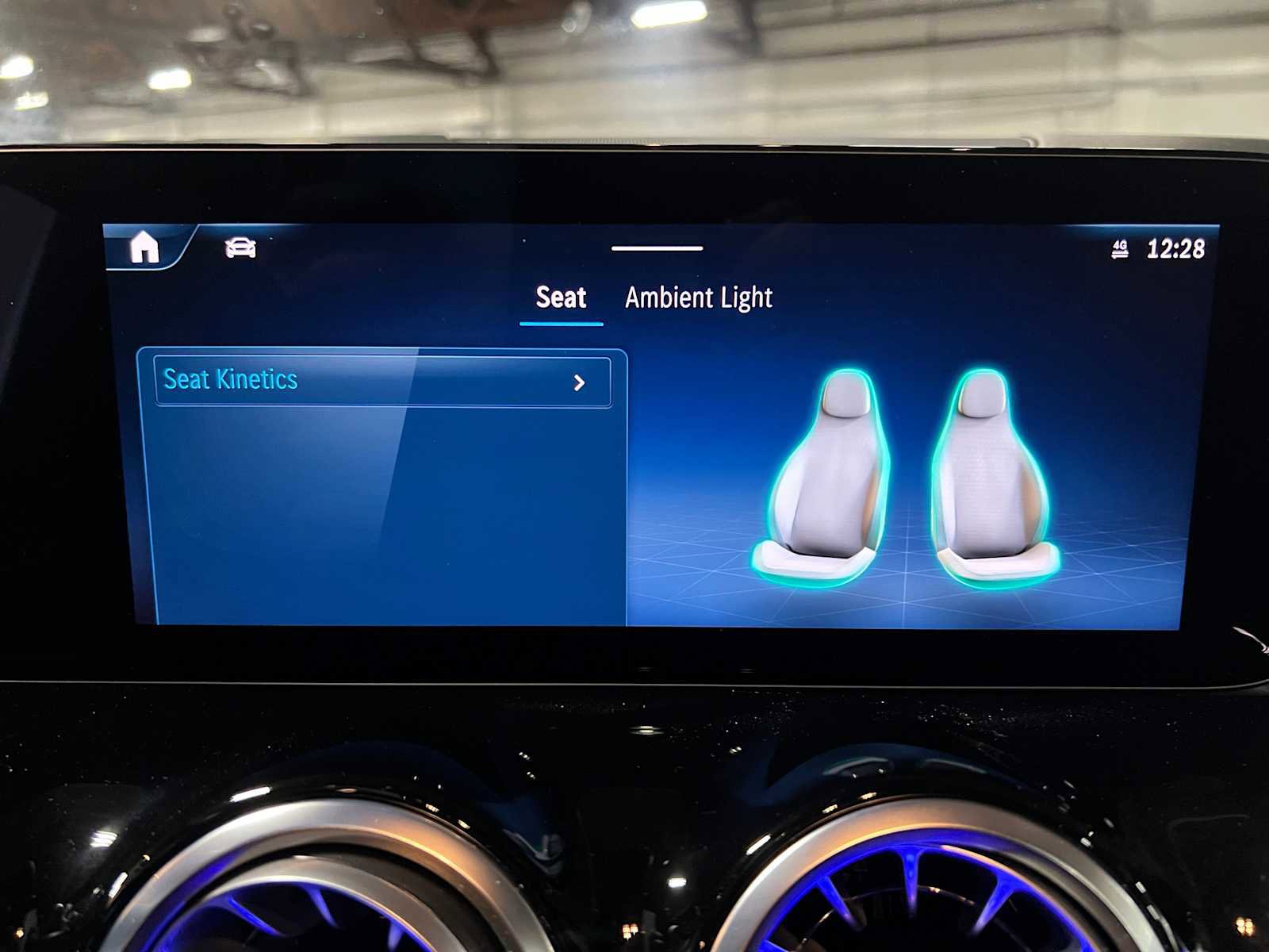 Used 2025 Mercedes-Benz GLA 250 4MATIC image 31