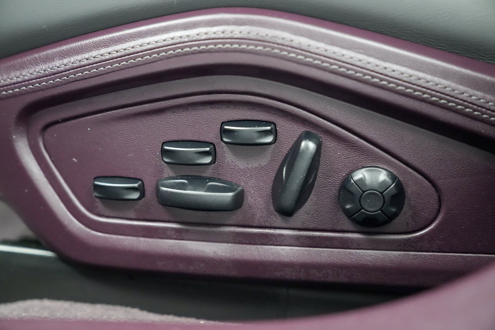 Used 2022 Porsche Taycan Turbo S image 28