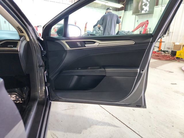 Used 2020 Ford Fusion SE image 24