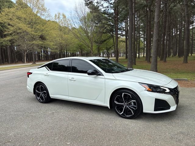 Used 2023 Nissan Altima 2.5 SR w/ SR Premium Package image 2