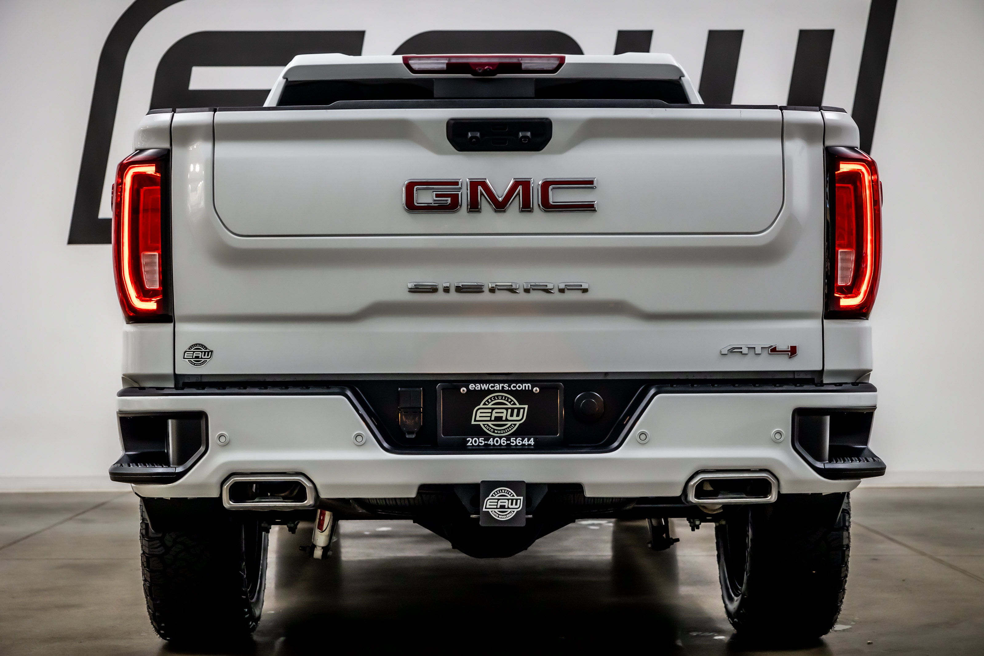 Used 2024 GMC Sierra 1500 AT4 w/ Technology Package AWD/4WD image 11