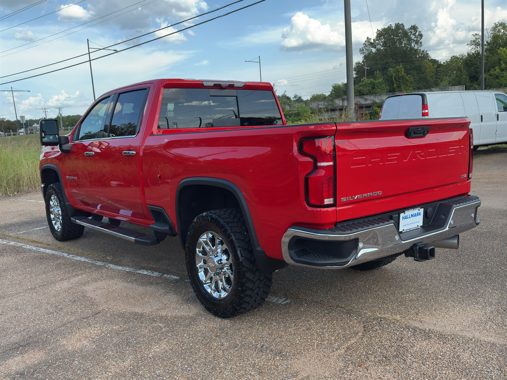 Used 2024 Chevrolet Silverado 2500 LTZ w/ LTZ Premium Package AWD/4WD image 4