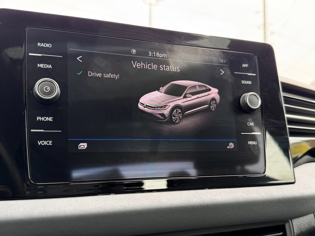 Used 2025 Volkswagen Jetta SE FWD image 46
