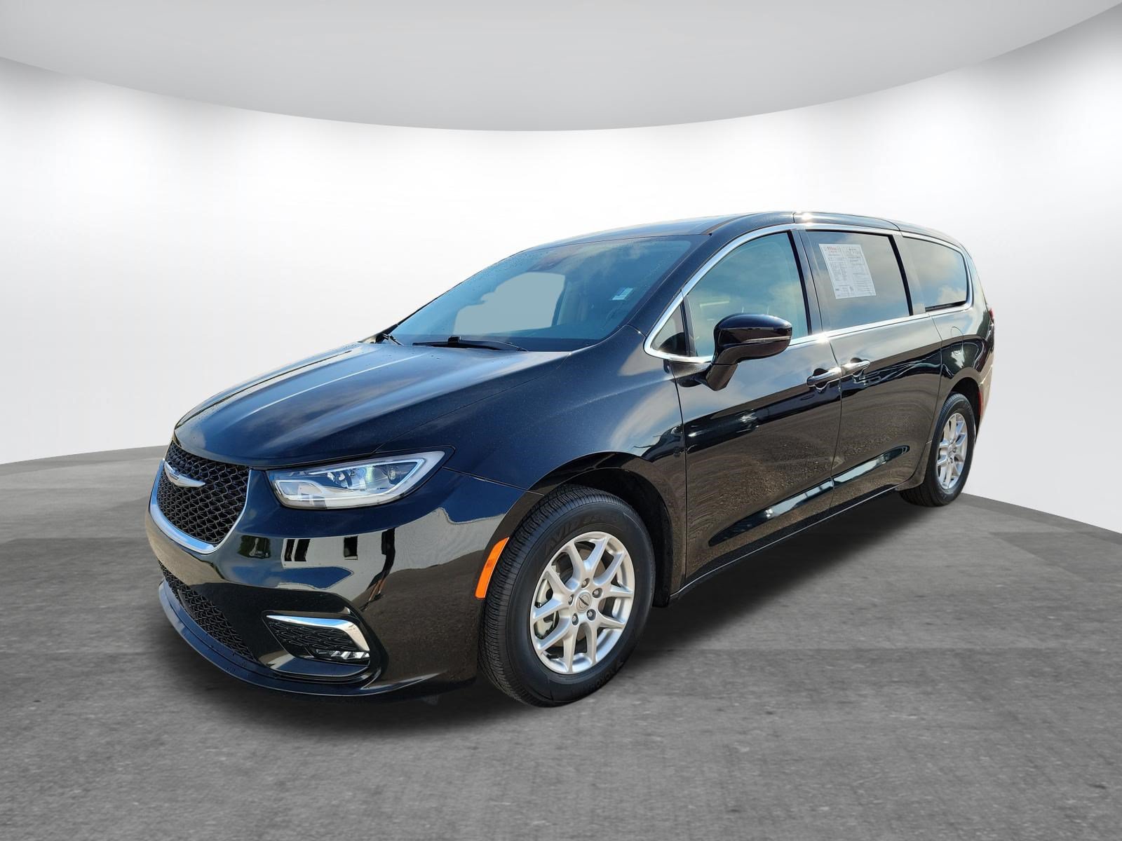 Used 2024 Chrysler Pacifica Touring-L FWD image 3