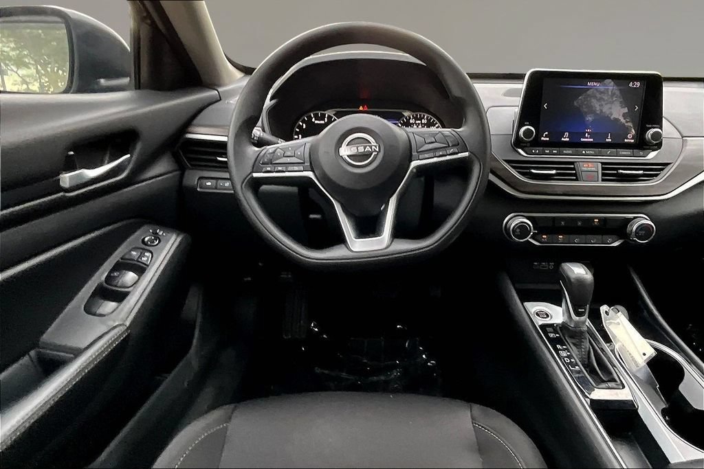 Used 2024 Nissan Altima 2.5 SV FWD image 8