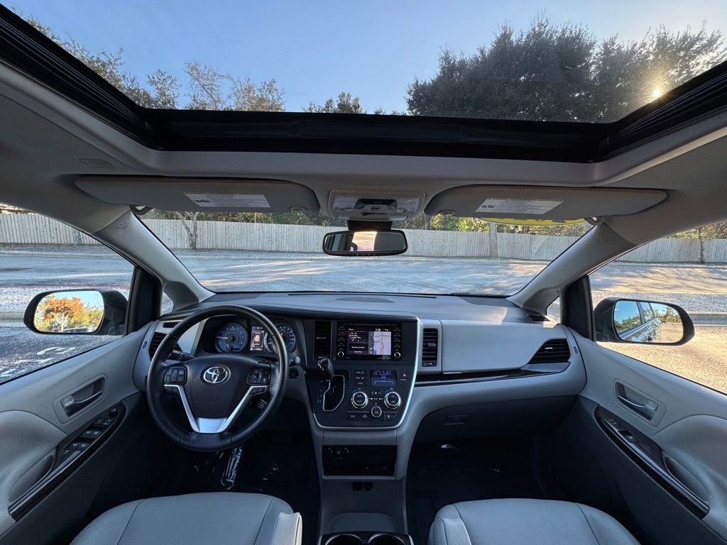 Used 2020 Toyota Sienna XLE Premium image 25