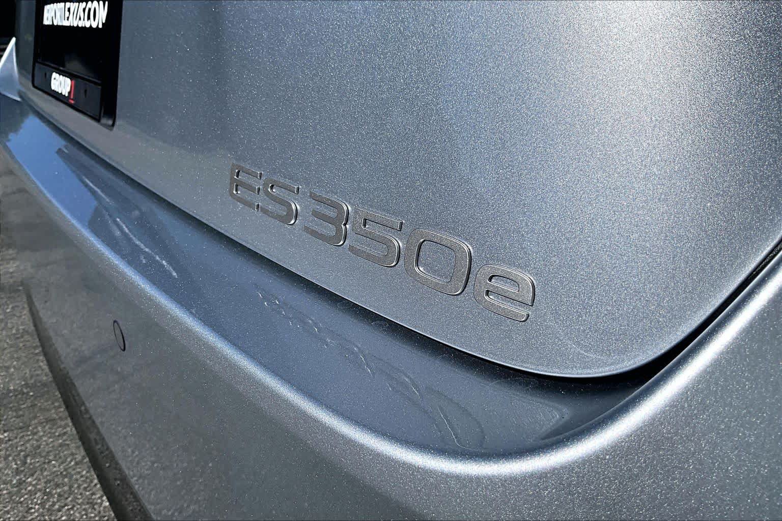 New 2026 Lexus ES 350e w/ Convenience Package FWD image 8