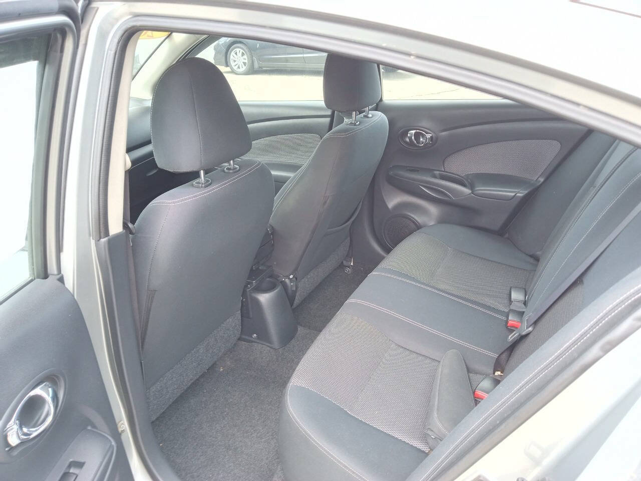 Used 2014 Nissan Versa SV FWD image 8