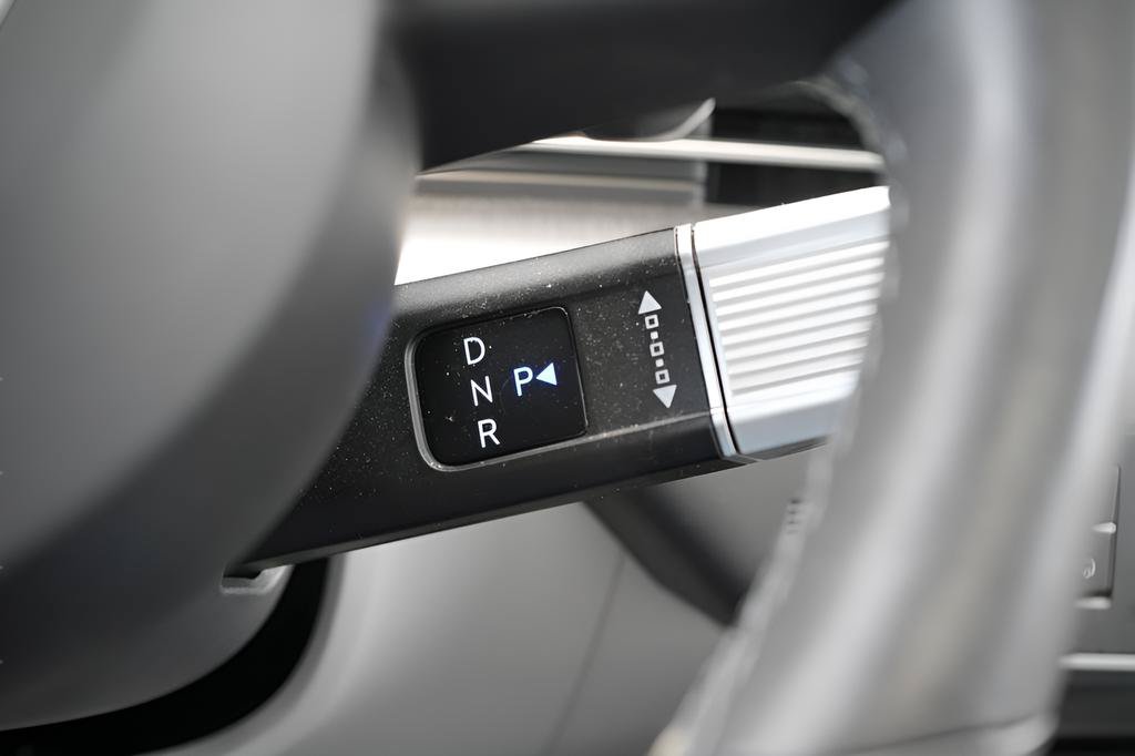 Certified 2024 Hyundai Kona Limited FWD image 30