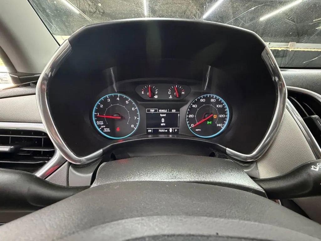 Used 2019 Chevrolet Equinox LS w/ LPO, Cargo Package FWD image 16