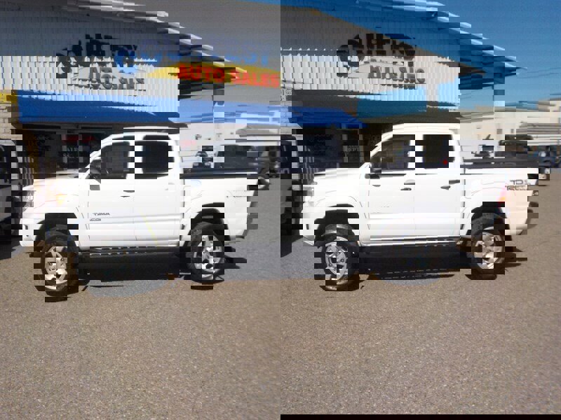 Used 2015 Toyota Tacoma 4x4 Double Cab w/ TRD Off-Road Package image 3