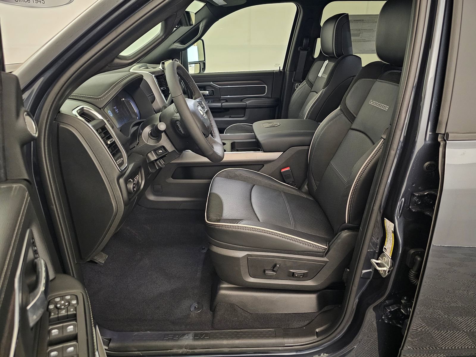 New 2026 RAM 2500 Laramie AWD/4WD image 4