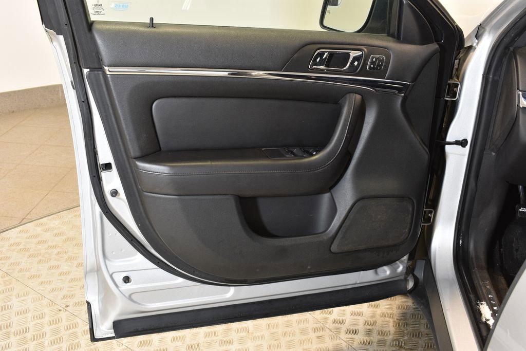 Used 2014 Lincoln MKS image 9