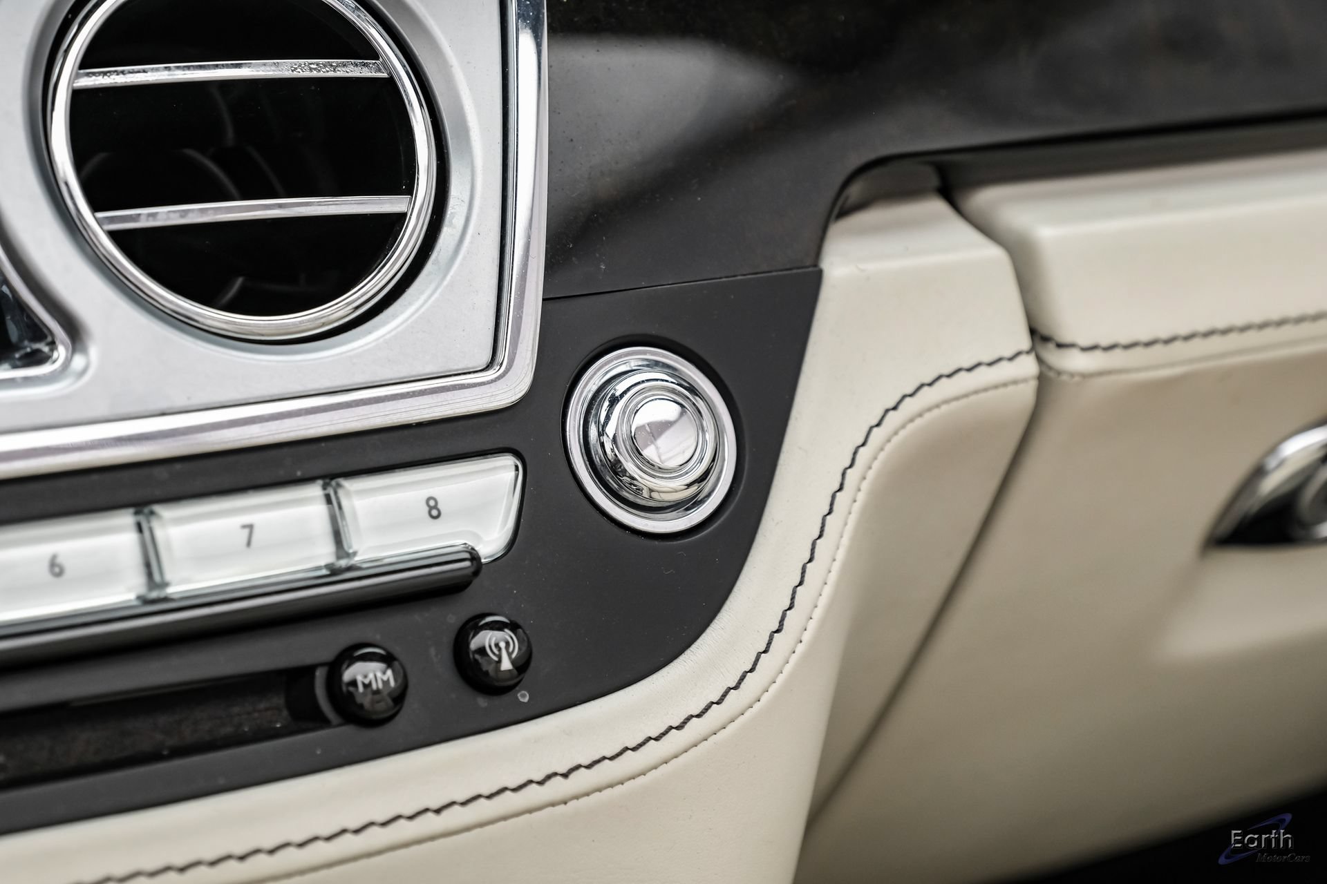 Used 2017 Rolls-Royce Dawn RWD image 81