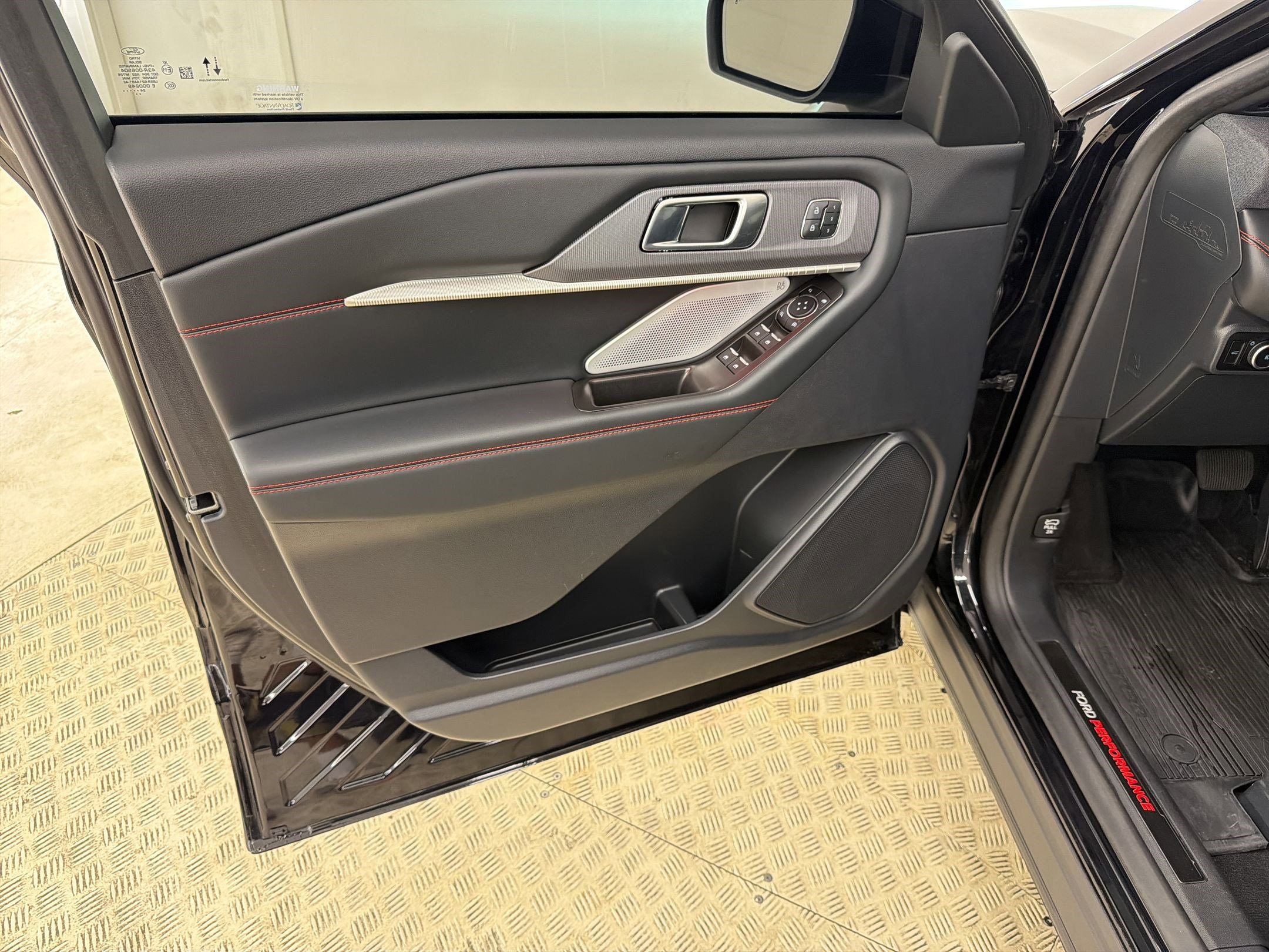 Used 2025 Ford Explorer ST image 12