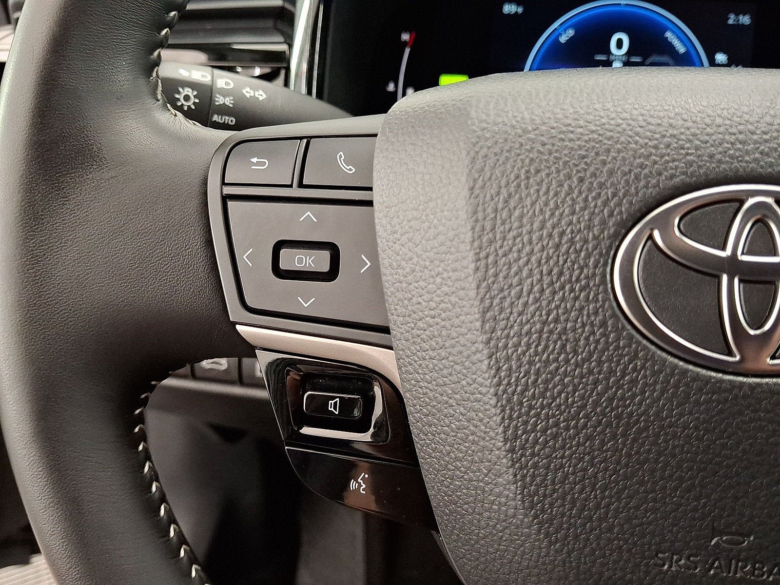 Certified 2025 Toyota Camry SE FWD image 9