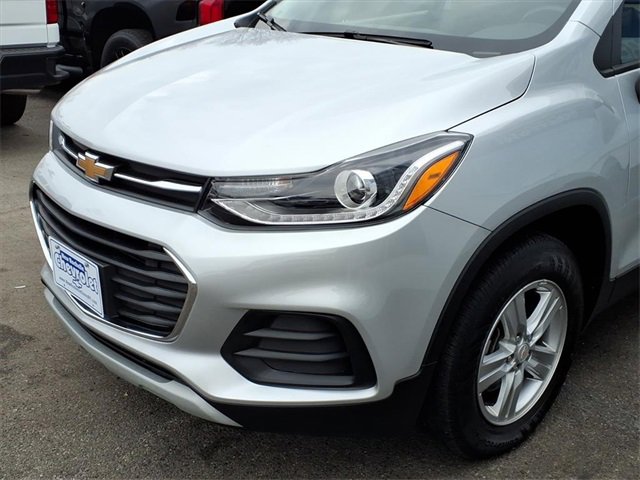 Used 2022 Chevrolet Trax LT w/ LT Convenience Package image 7