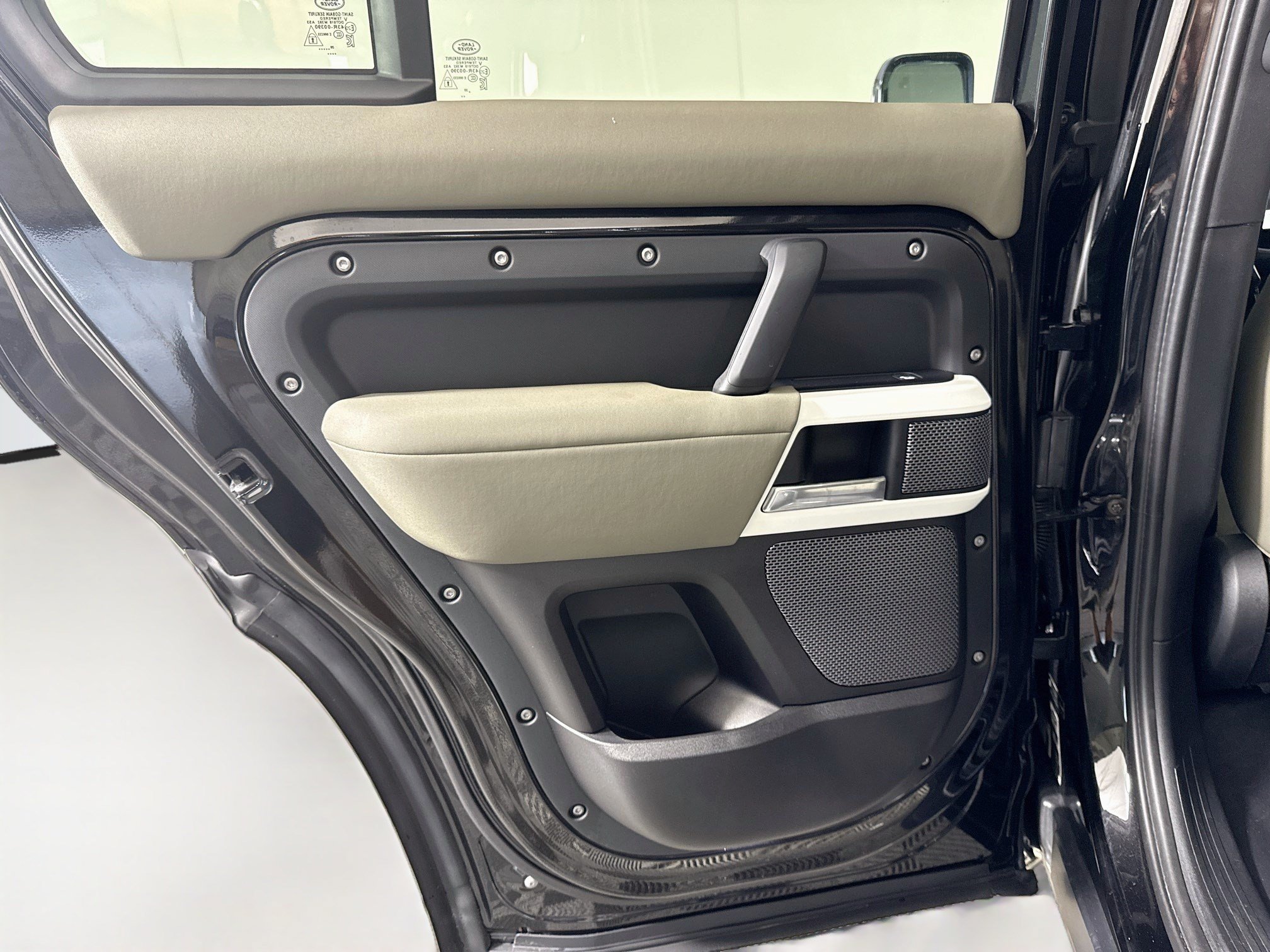 Used 2020 Land Rover Defender 110 SE AWD/4WD image 26