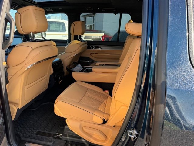 New 2026 Jeep Grand Wagoneer Summit AWD/4WD image 10