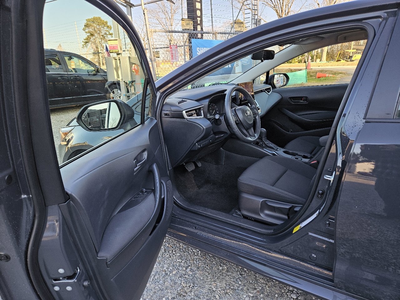 Used 2024 Toyota Corolla LE w/ LE Convenience Package image 9