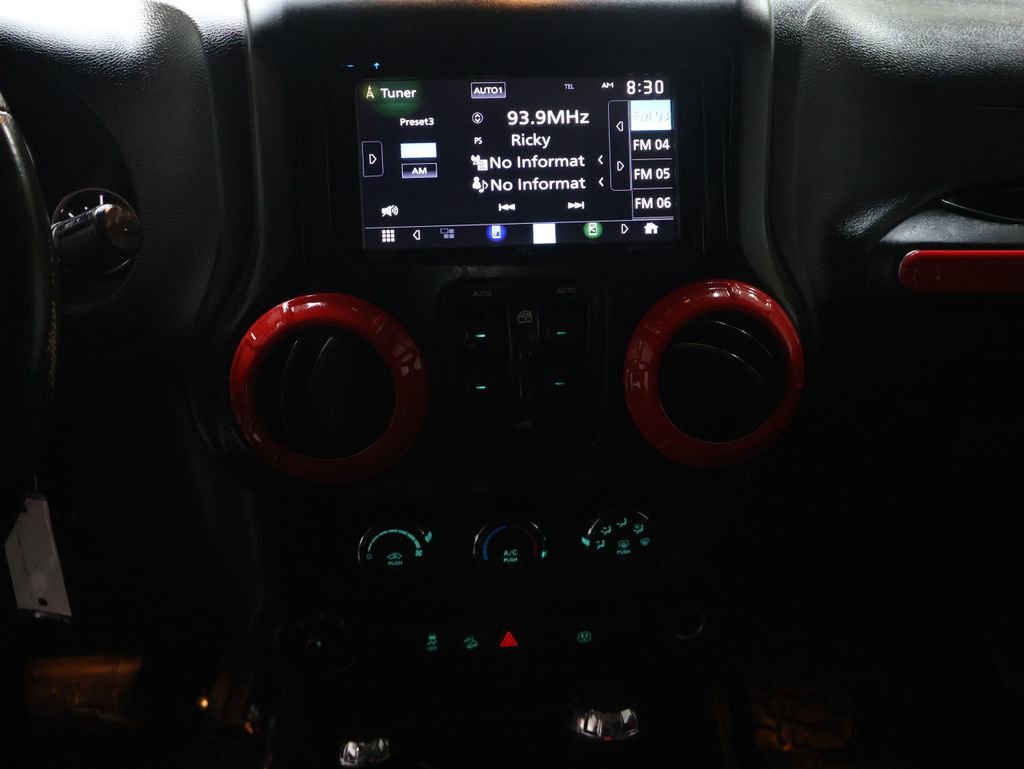 Used 2015 Jeep Wrangler Unlimited Sahara image 19