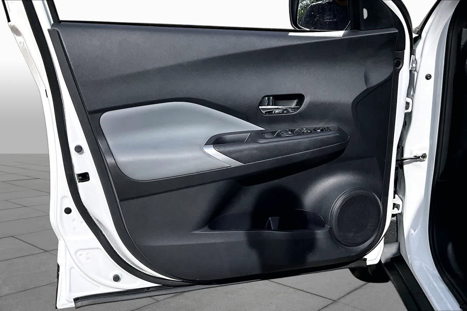 Certified 2023 Nissan Kicks SR w/ SR Premium Package FWD image 20