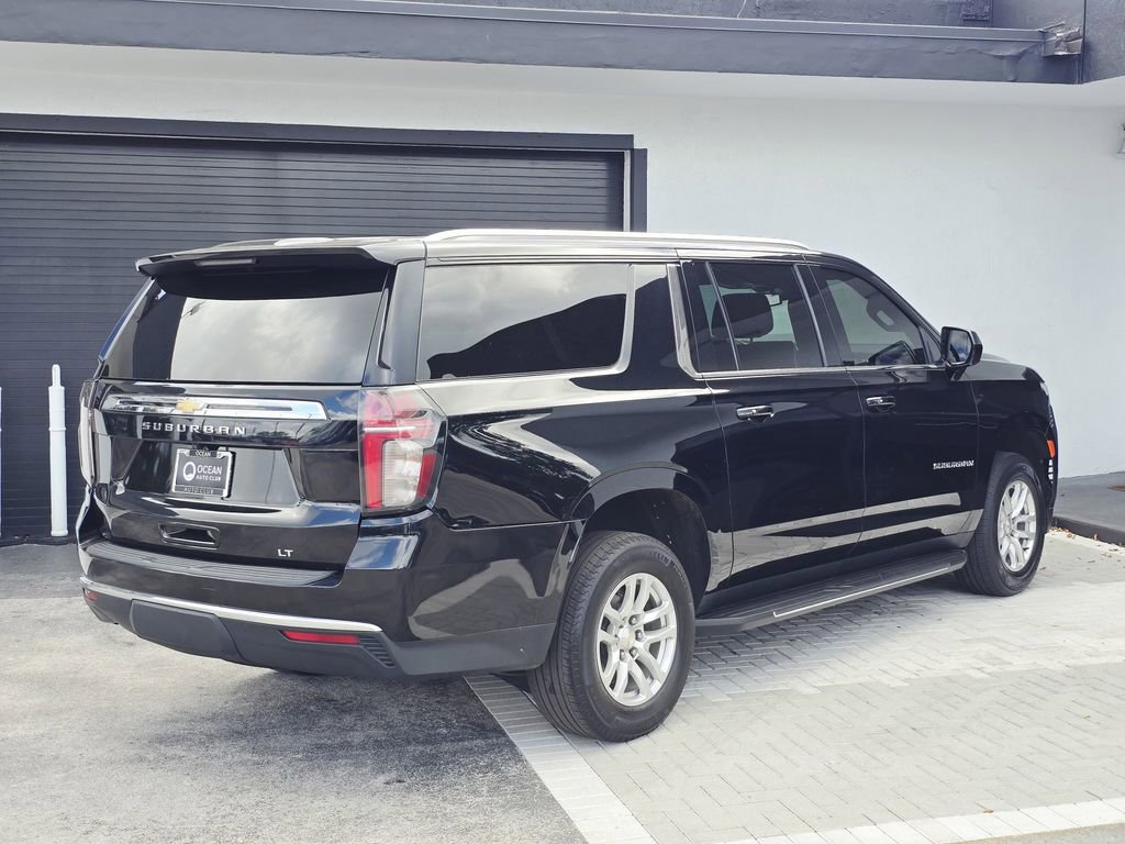 Used 2023 Chevrolet Suburban LT image 4