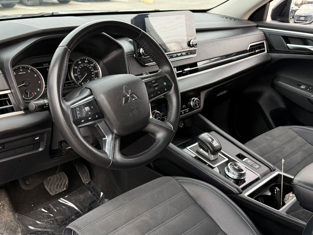 Used 2024 Mitsubishi Outlander SE image 20