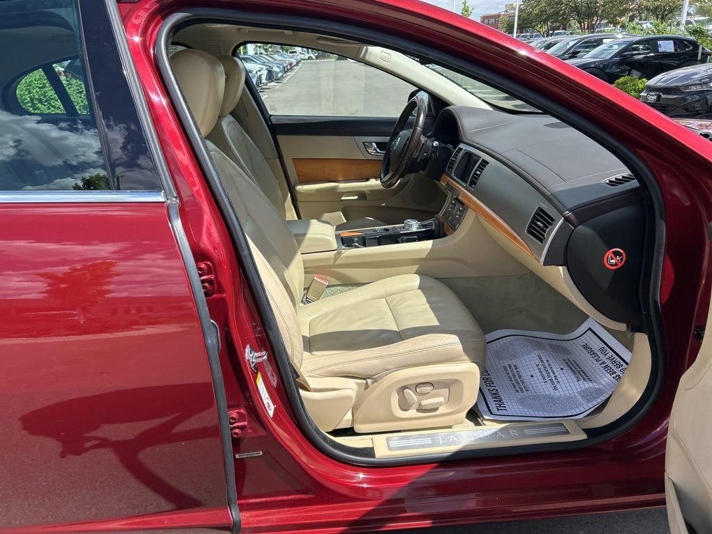 Used 2010 Jaguar XF Luxury RWD image 13