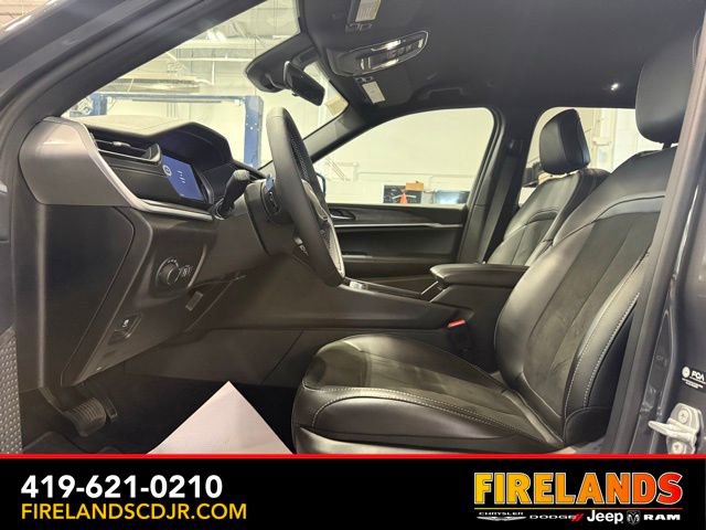 New 2026 Jeep Grand Cherokee Altitude image 7