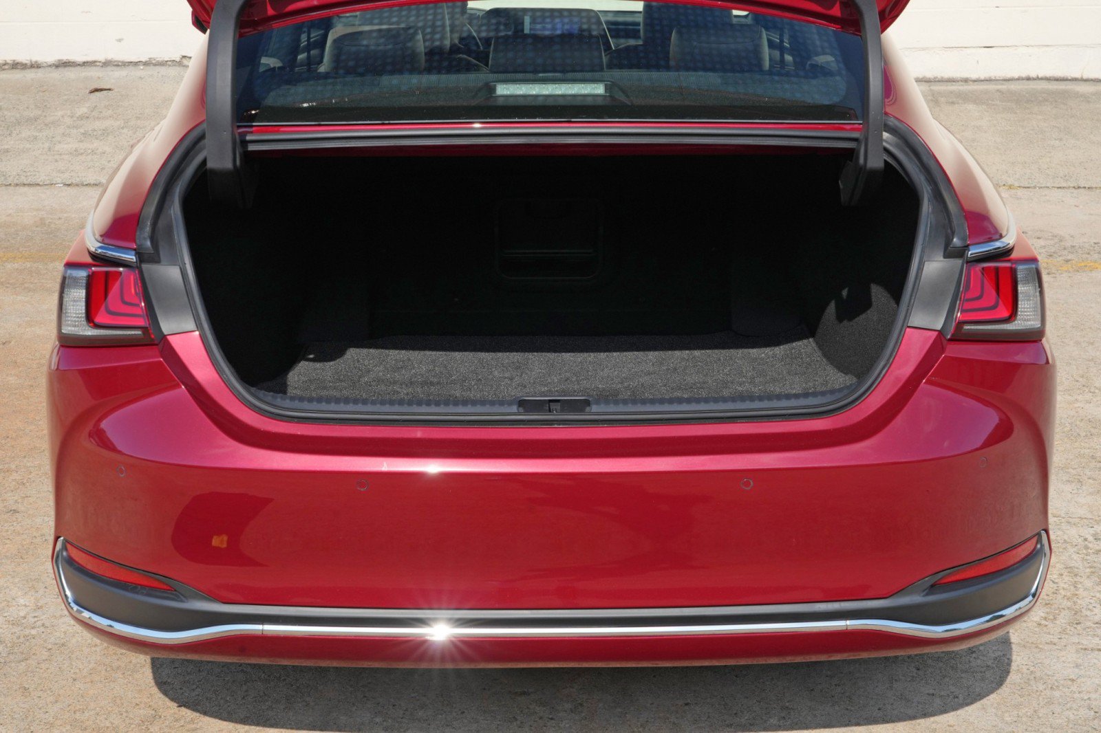 Used 2025 Lexus ES 300h w/ Premium Package FWD image 10