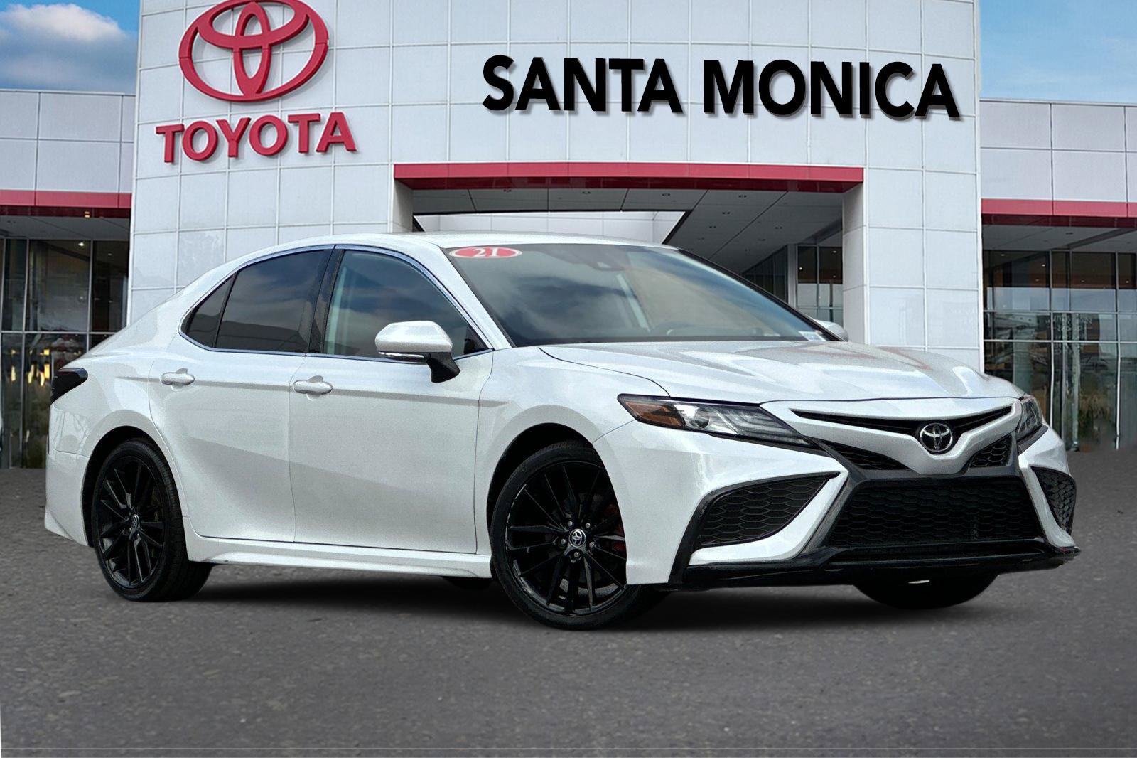 Used 2021 Toyota Camry XSE FWD image 2