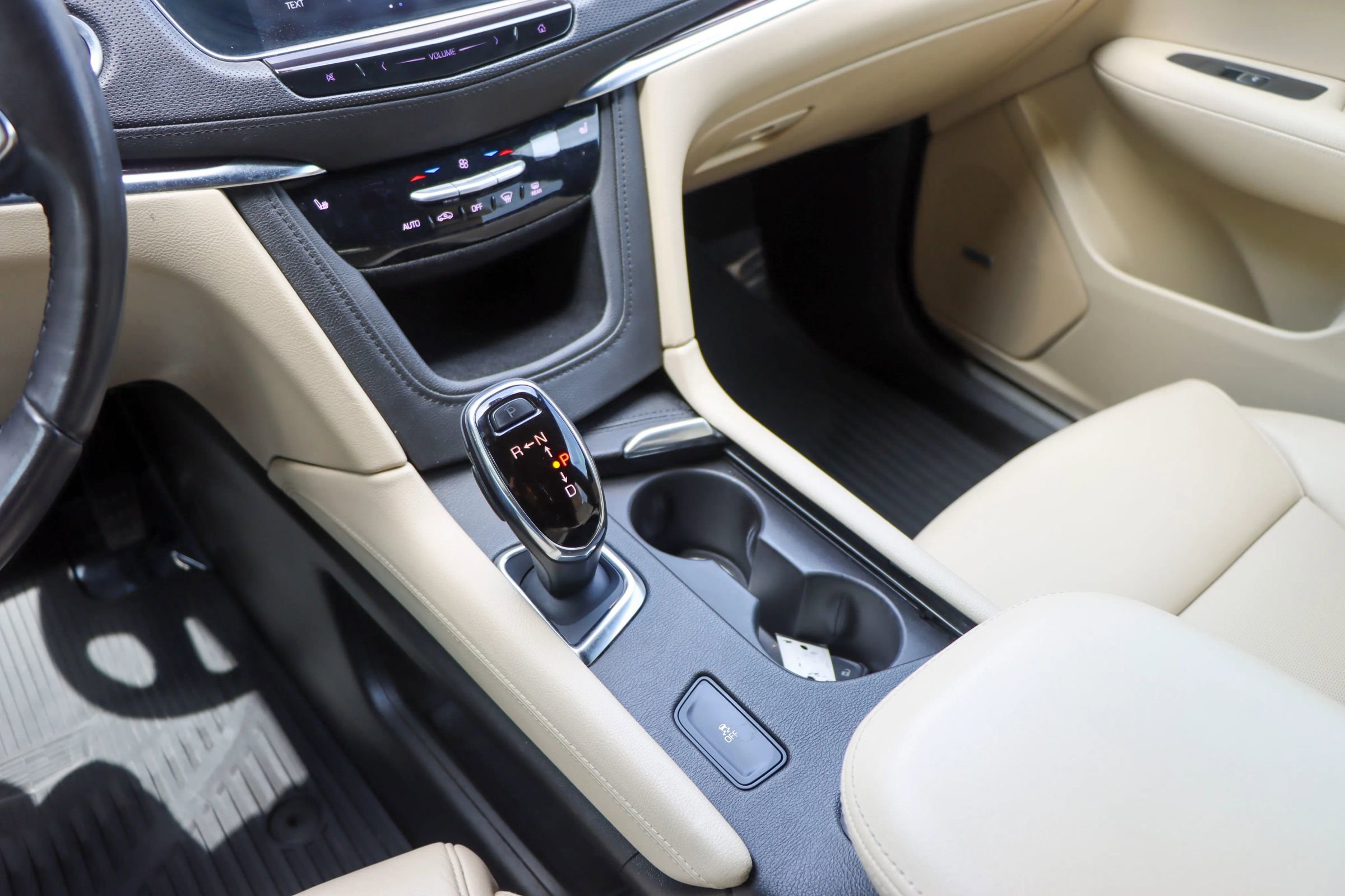 Used 2018 Cadillac XT5 Luxury w/ Driver Awareness Package FWD image 40