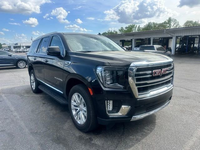 Used 2023 GMC Yukon SLT w/ SLT Luxury Package image 4