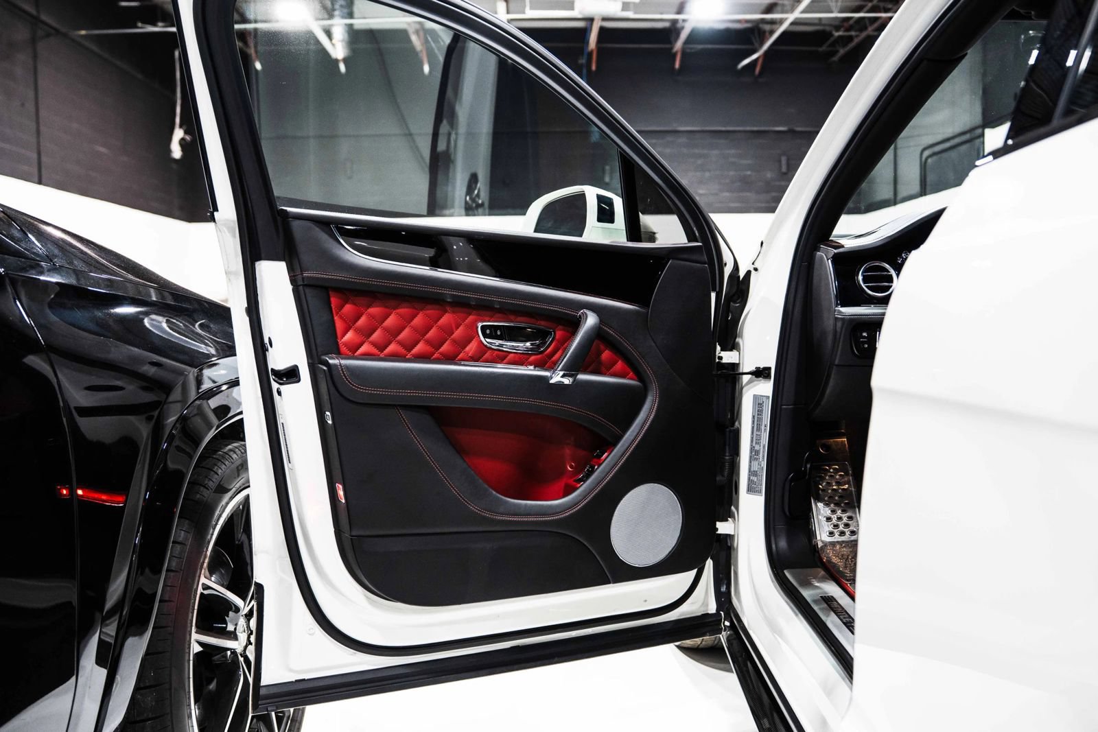 Used 2019 Bentley Bentayga AWD/4WD image 27