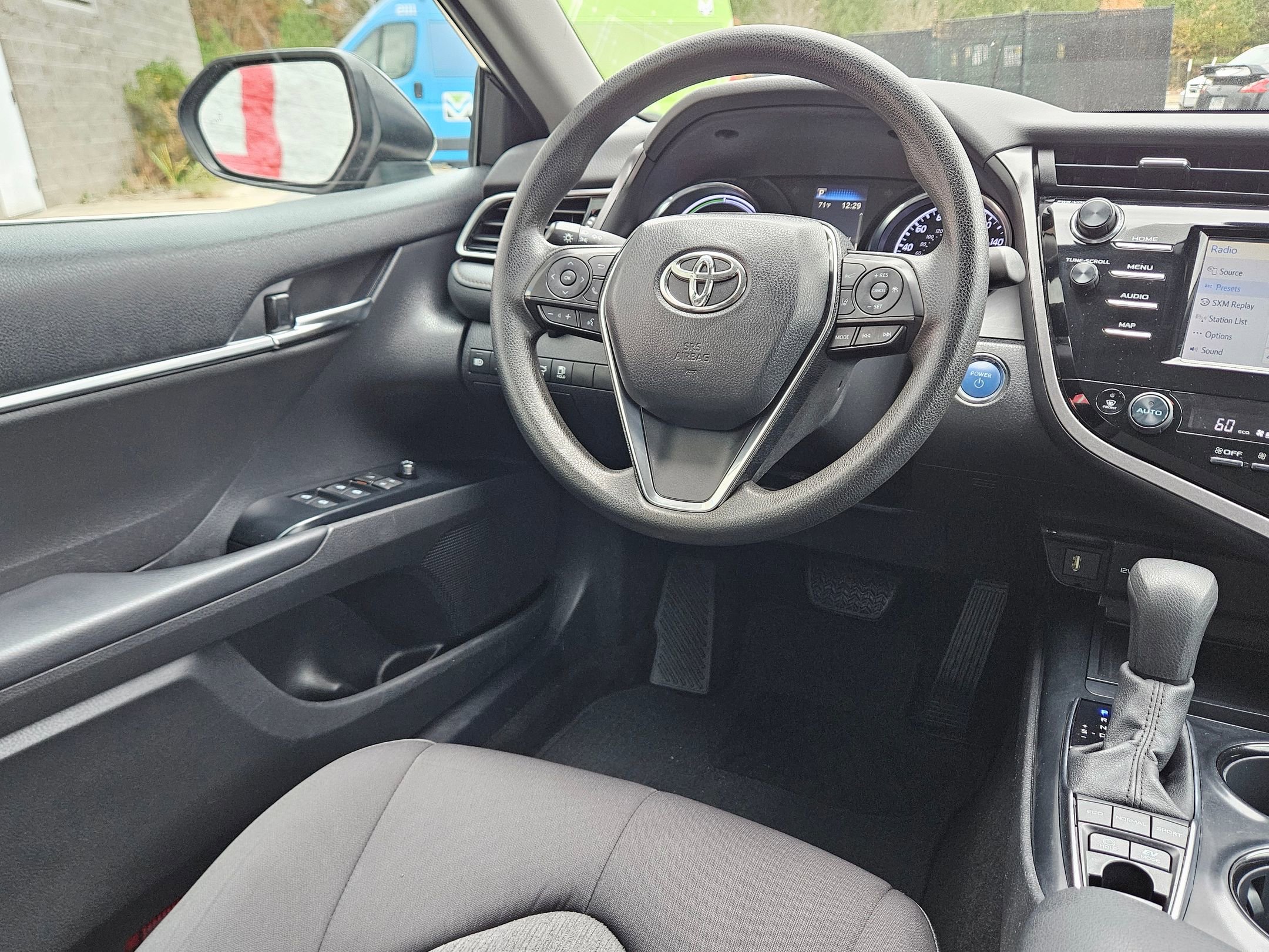 Used 2020 Toyota Camry LE image 9