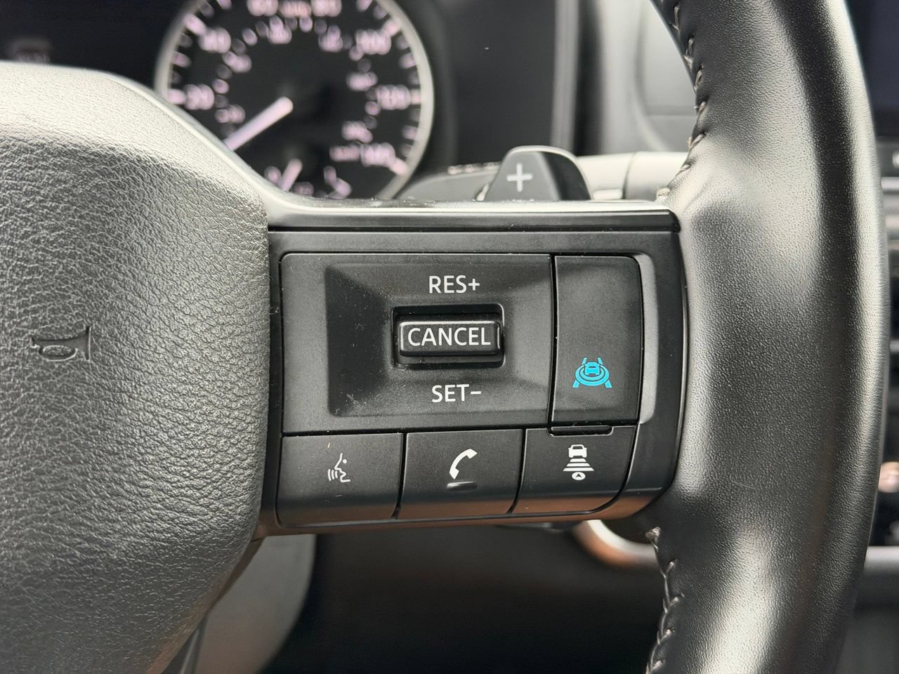 Certified 2025 Nissan Rogue SV FWD image 18
