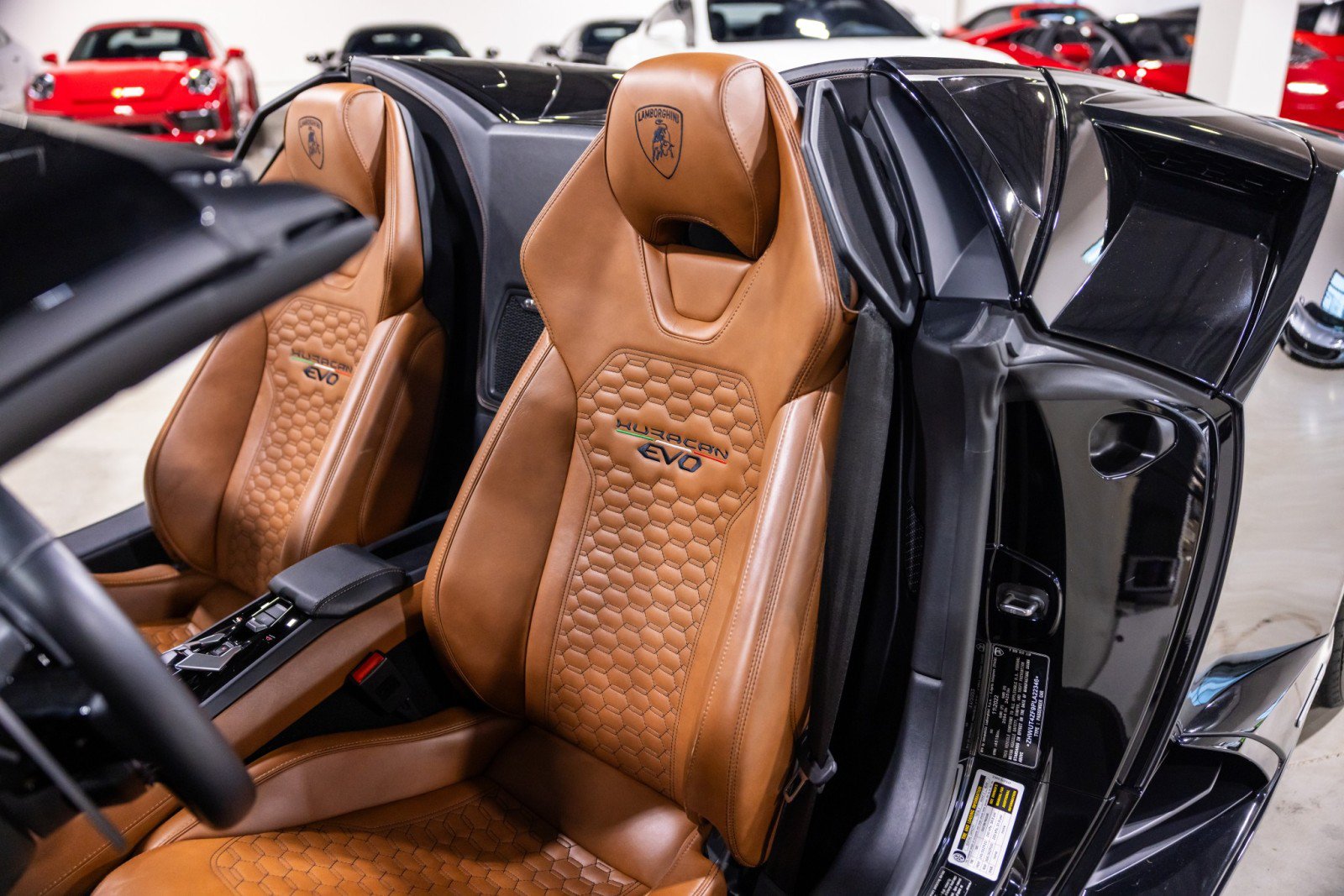 Used 2023 Lamborghini Huracan EVO AWD/4WD image 38