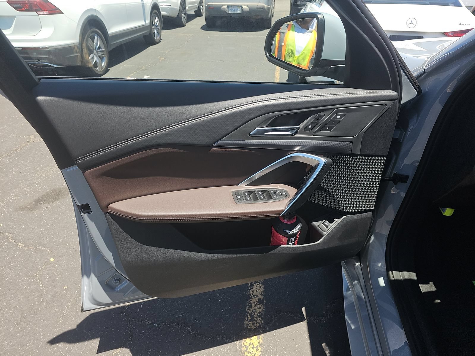 Used 2025 BMW X2 xDrive28i AWD/4WD image 3