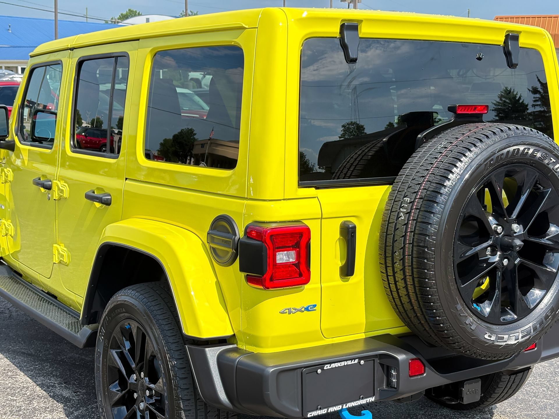 Used 2023 Jeep Wrangler Unlimited Sahara w/ Cold Weather Group AWD/4WD image 13