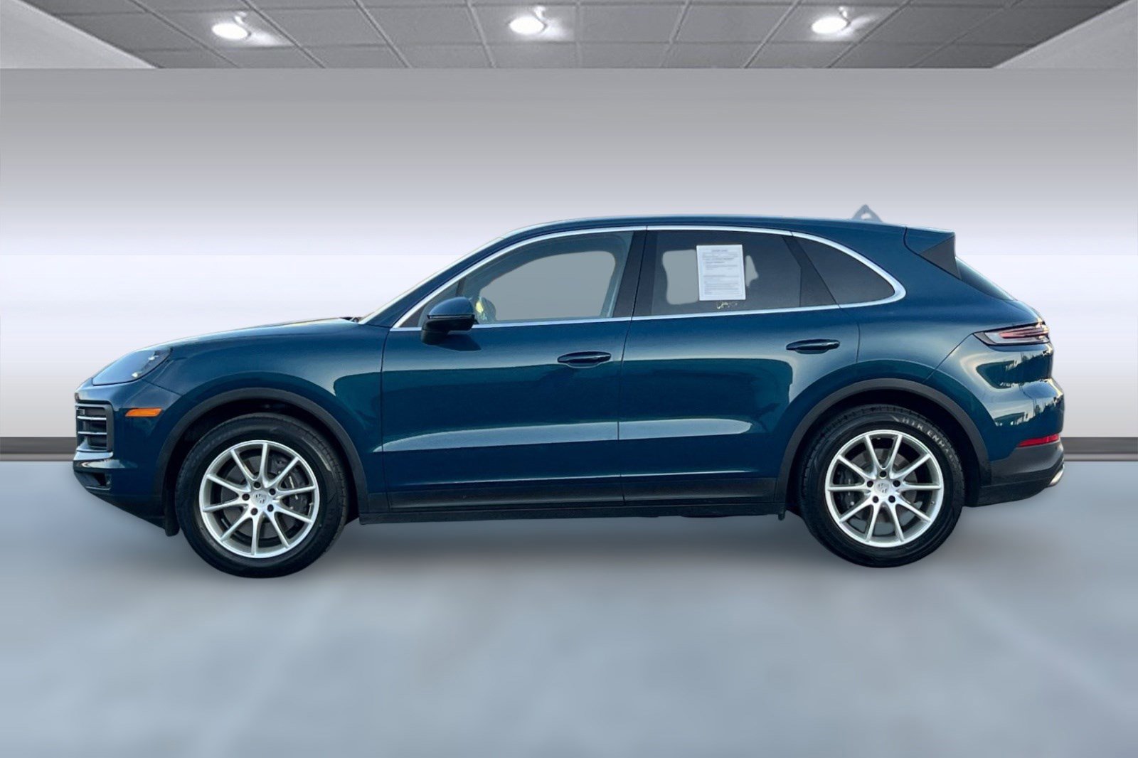 Used 2024 Porsche Cayenne image 2