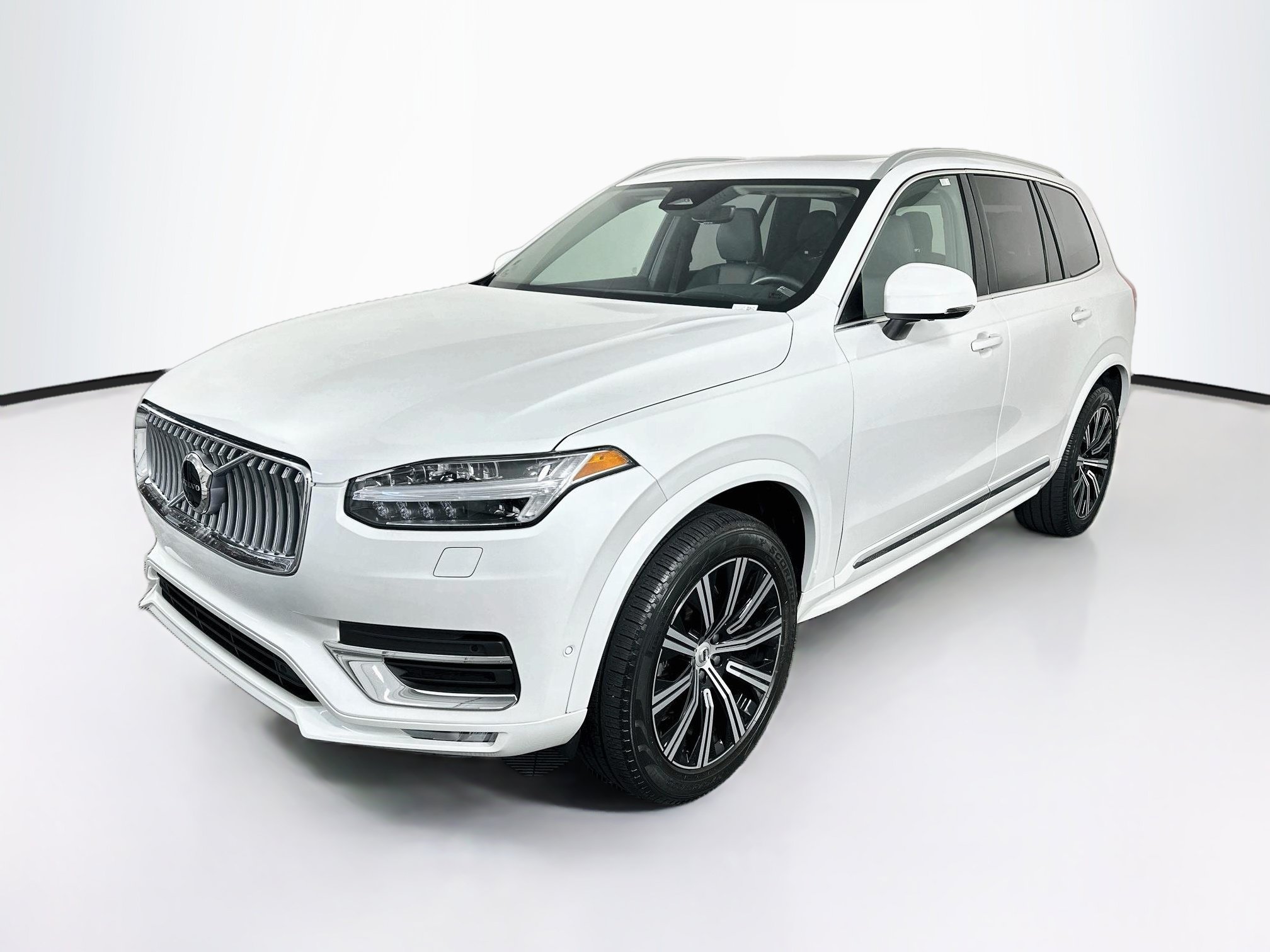 Used 2024 Volvo XC90 B6 Plus w/ Protection Package AWD/4WD image 3