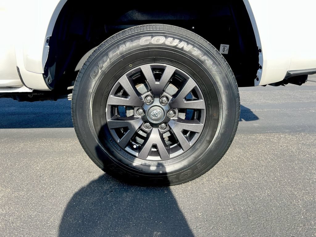 Used 2022 Toyota Tacoma SR5 RWD image 25