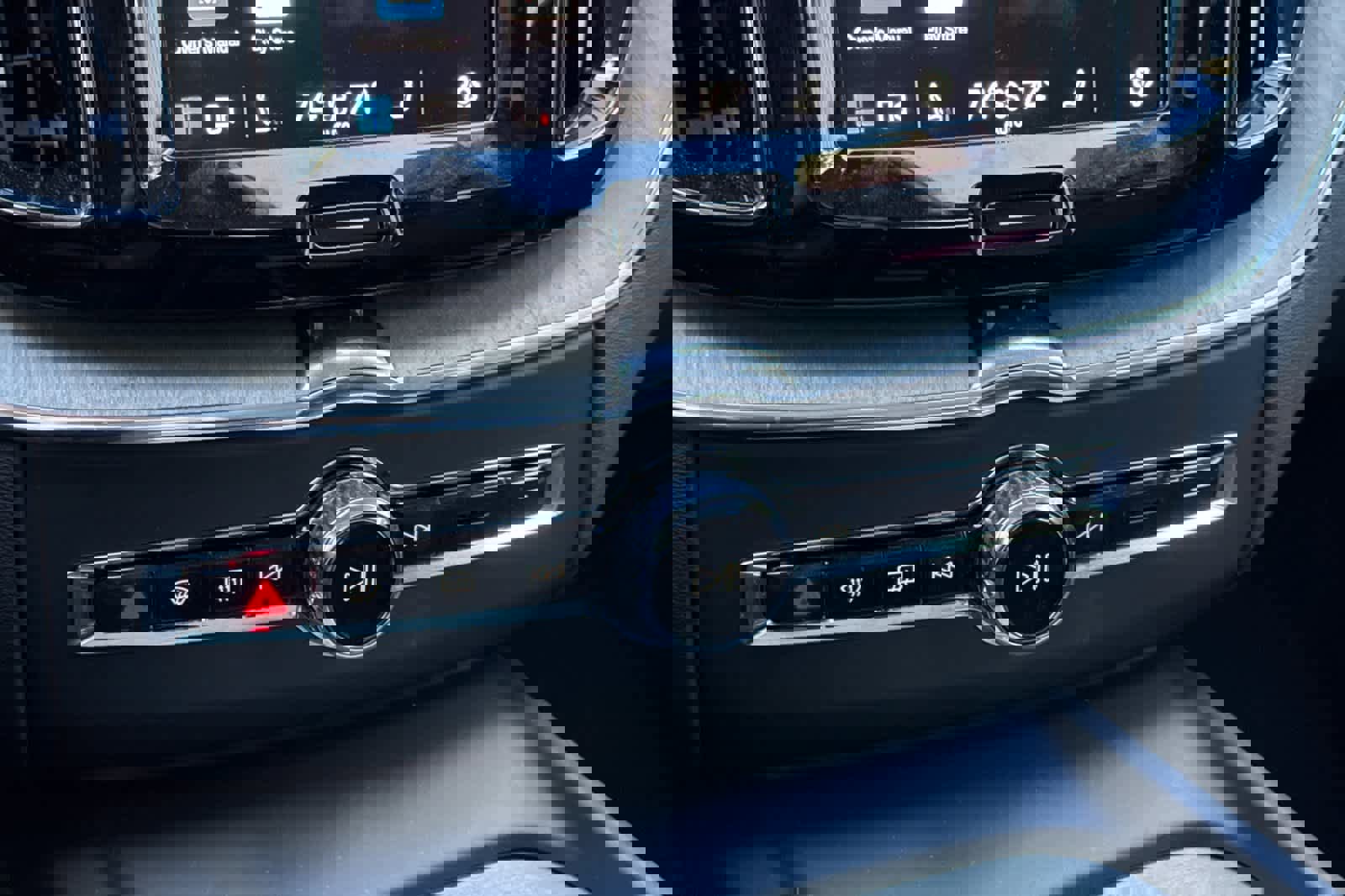 Used 2025 Volvo XC60 B5 Plus image 23