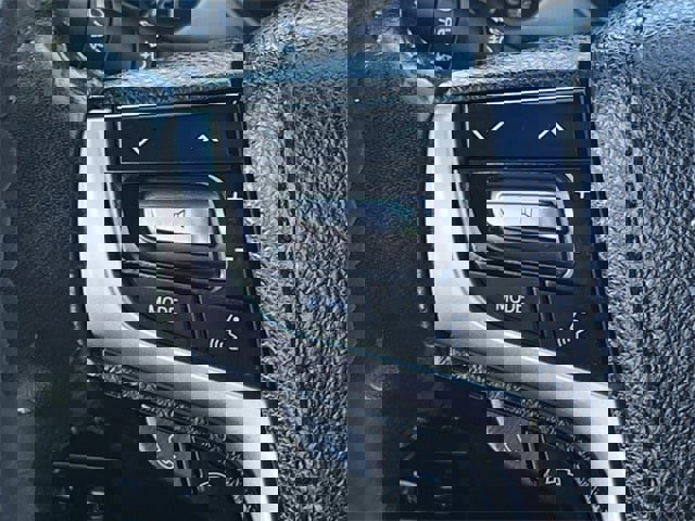 Used 2017 Toyota Land Cruiser image 13